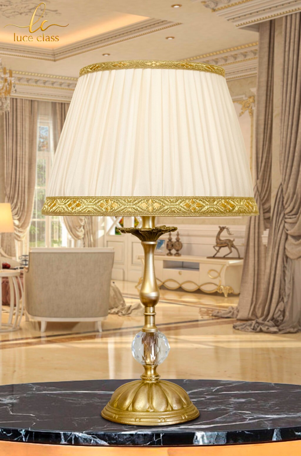 dai stile ai tuoi spazi con la lampada classica in ottone e cristallo