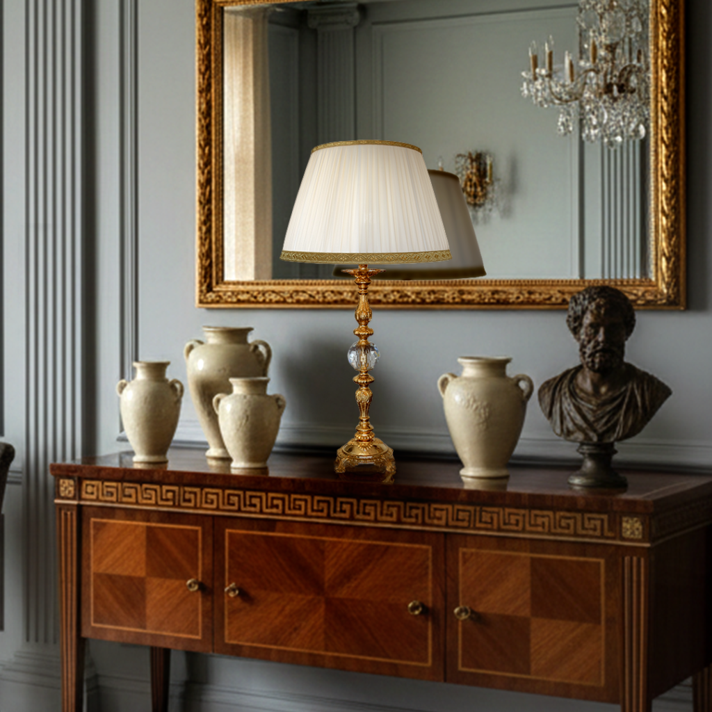 lampada elegante da comodino in ottone e cristallo puro, con paralume classico. ART. C321
