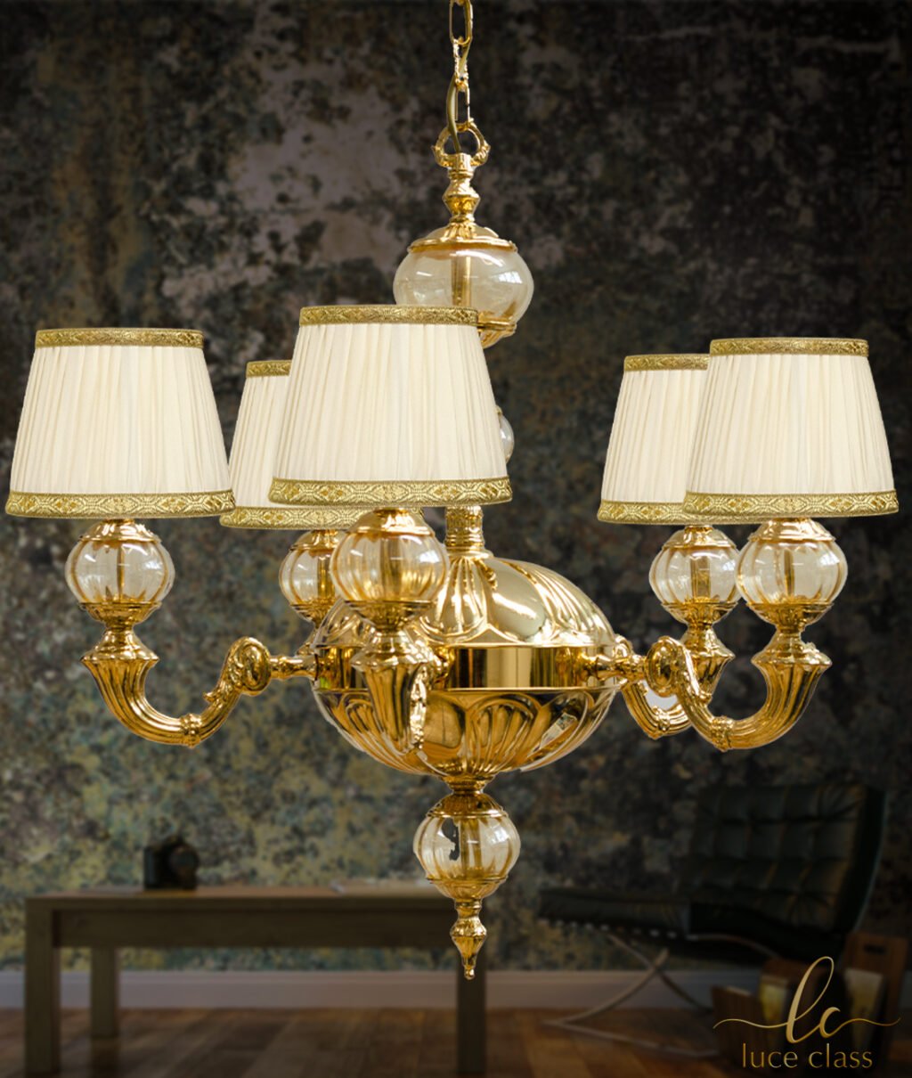 Lampadario prestigioso a 5 bracci in fusione di ottone pesante e vetri di Murano