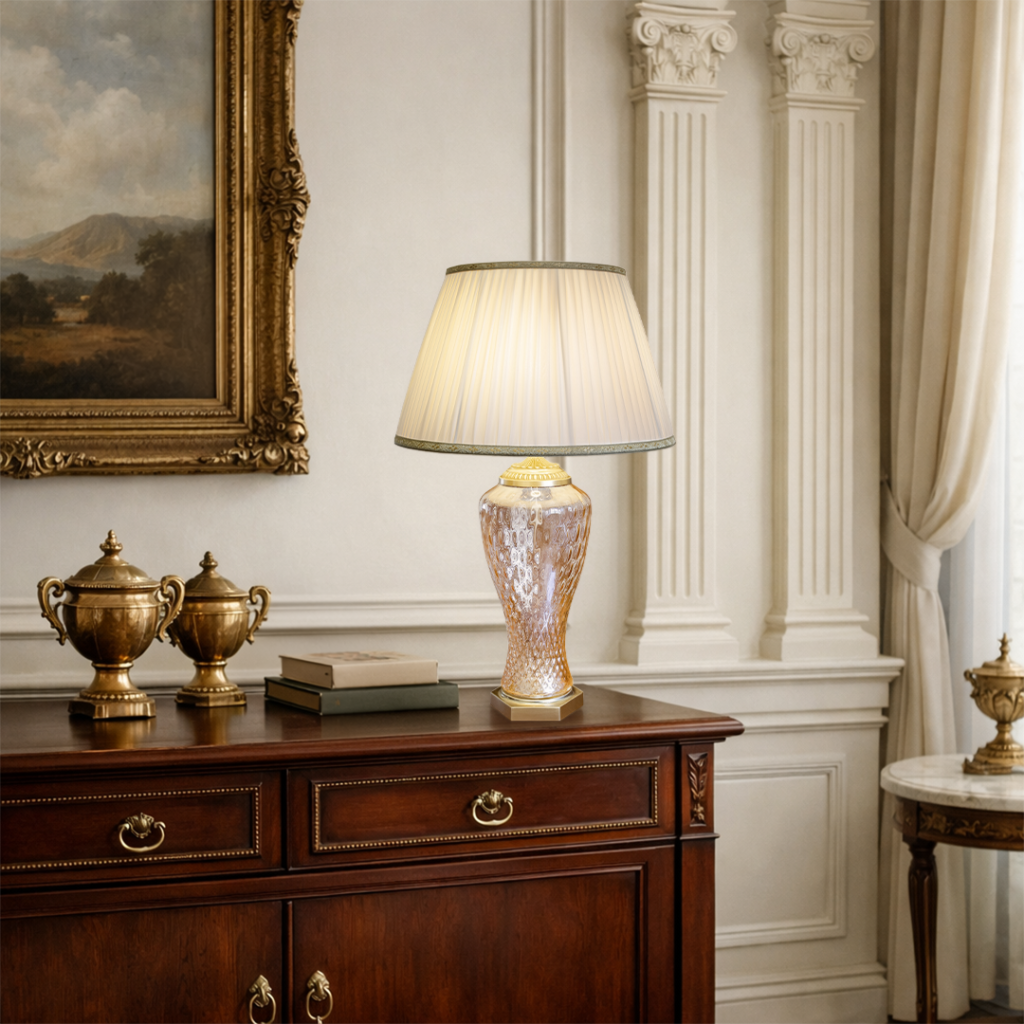 lampada Ambra da tavolo classica vetro Murano e ottone con paralume seta plissé