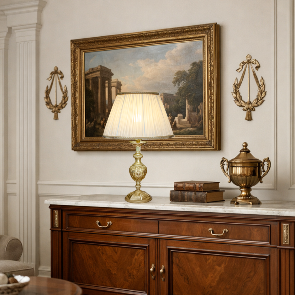 lampada da tavolo classica in ottone satinato lume con paralume seta plissé