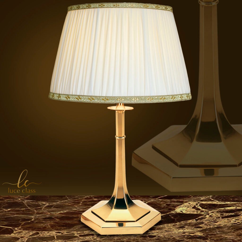 Lampada ottone base ottagonale in fusione pesante di ottone a bagno oro con paralume