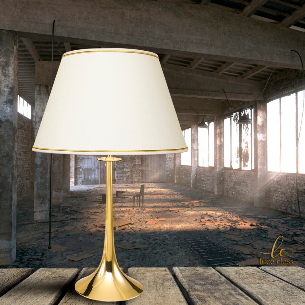 Lampada in ottone semplice e lineare con paralume in cotone