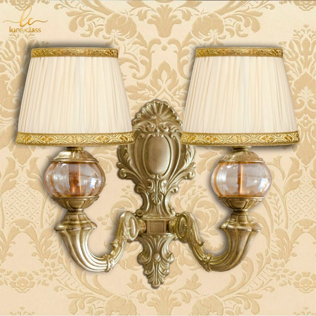 Applique a 2 bracci in ottone e vetri di Murano | 2-arm wall lamp in brass and Murano glass