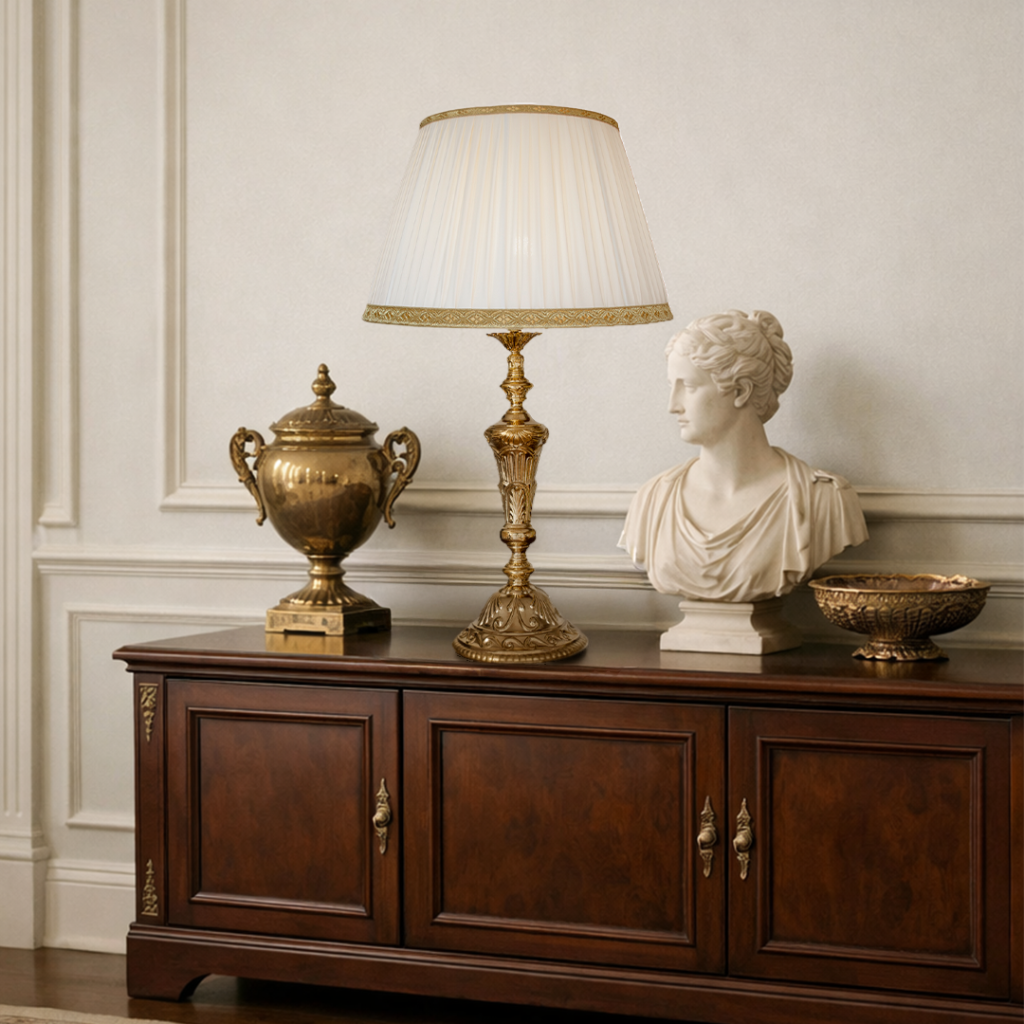 Luceclass | Prestigiosa lampada in ottone pesante con paralume in seta e organza (cod. C625)